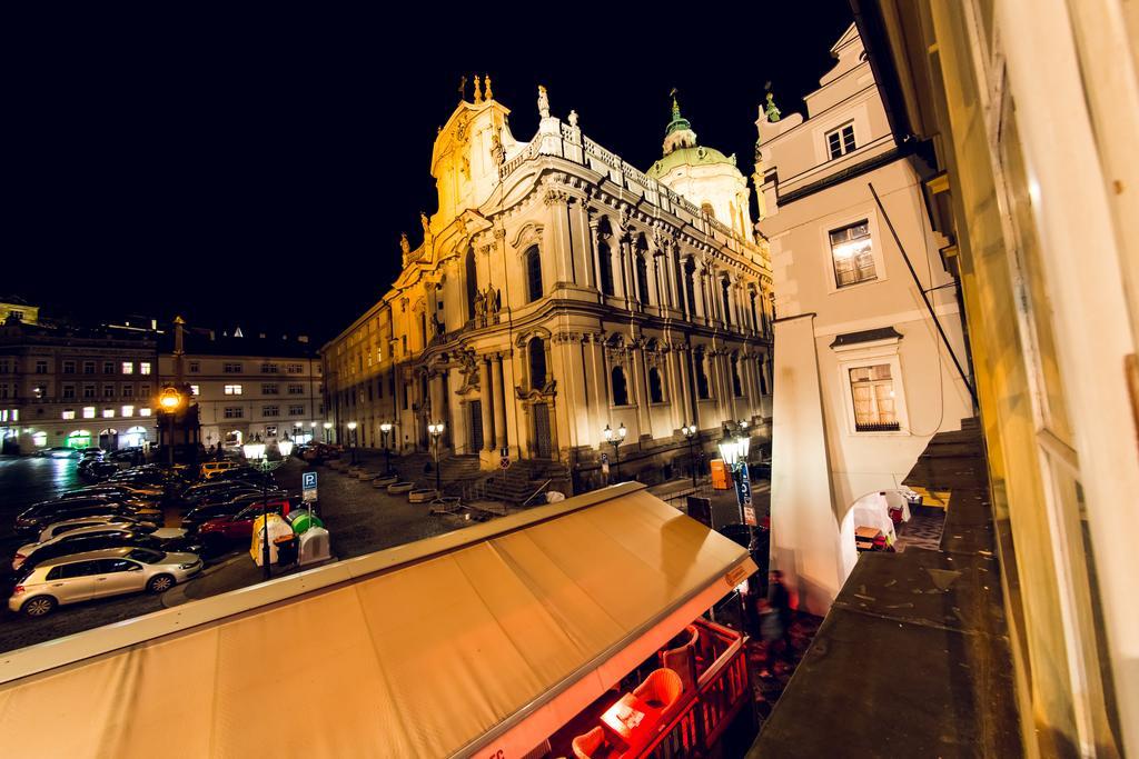 Three Golden Crowns Apartments Praga Exterior foto