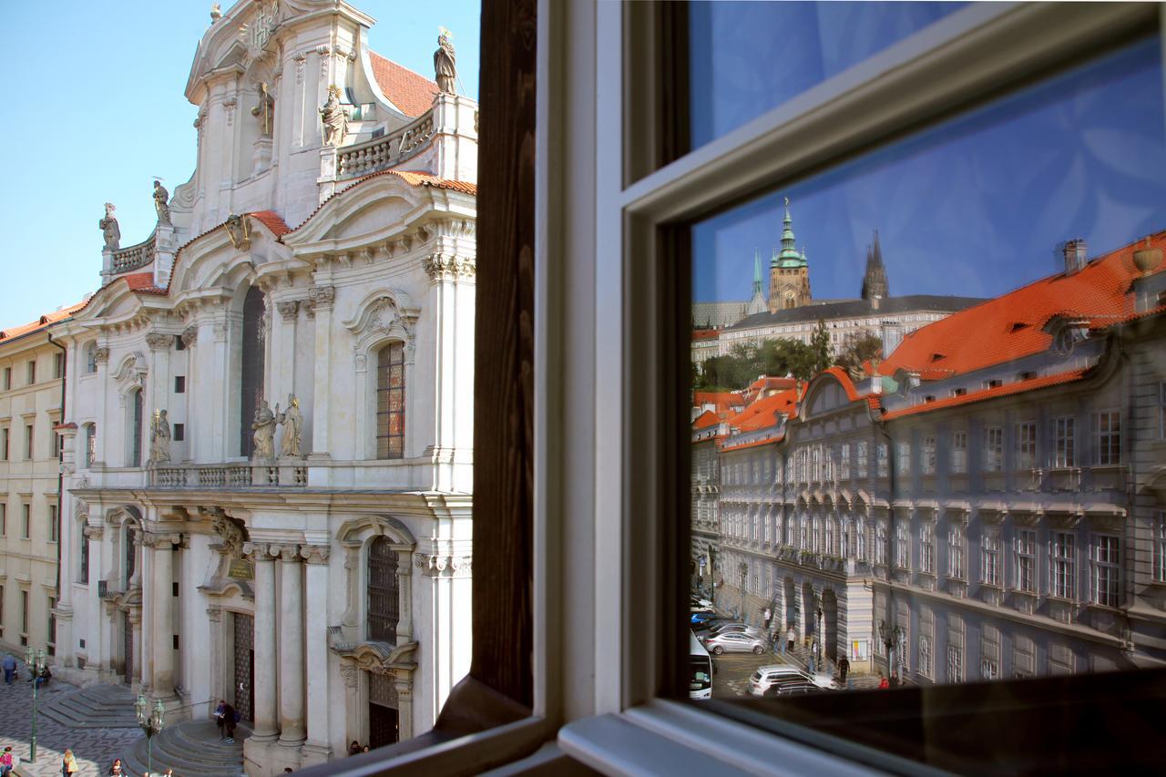 Three Golden Crowns Apartments Praga Exterior foto